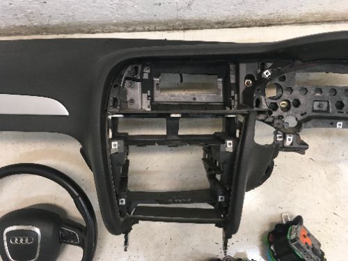 AUDI A4 S4 B8 (2008 > 2015) DASHBOARD & SEAT BELTS STEERING WHEEL