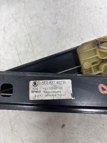 Skoda Octavia MK3 (2017-2020) Front Right Window Regulator