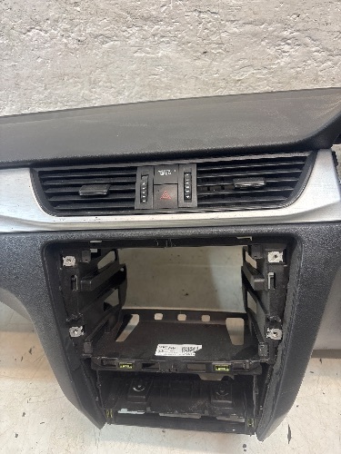 Skoda Rapid (2012-2019) Dashboard Panel In Black