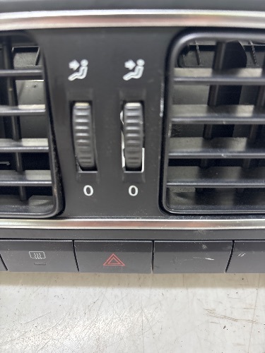 VW Polo MK5 6R (2009-2010) Centre Dashboard Air Vent